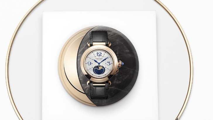 這只卡地亞全新月相表，氣質拿捏了（圖）