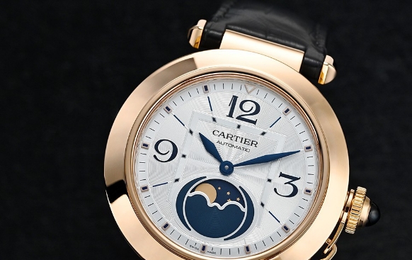 這只卡地亞全新月相表，氣質(zhì)拿捏了