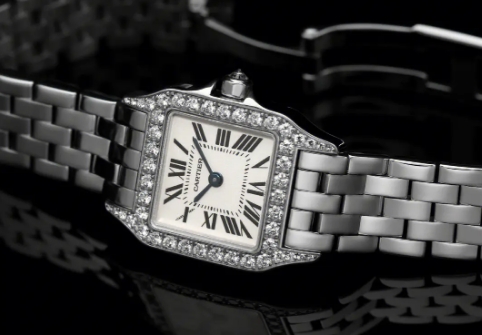 為什么卡地亞手表的表盤會(huì)變色？