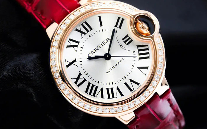 卡地亞手表如果發(fā)現(xiàn)進(jìn)灰了要怎么清除？