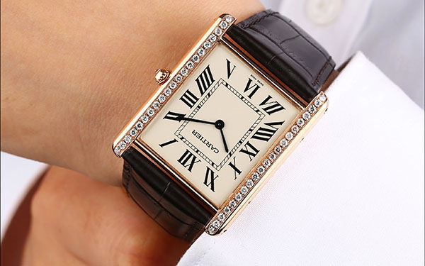 卡地亞手表不慎磕碰？專業(yè)修復(fù)指南，守護(hù)您的優(yōu)雅時(shí)光?。▓D）