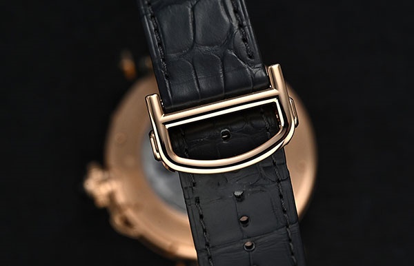 解鎖卡地亞手表長(zhǎng)表帶的秘密：輕松調(diào)整，展現(xiàn)完美佩戴藝術(shù)（圖）