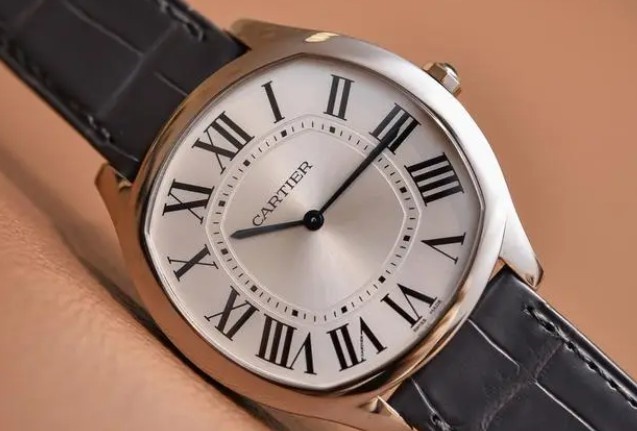 讓卡地亞手表重?zé)ㄉ鷻C(jī)：解決久置不走問題全攻略（圖）